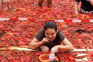 湖南女公安吃瓜